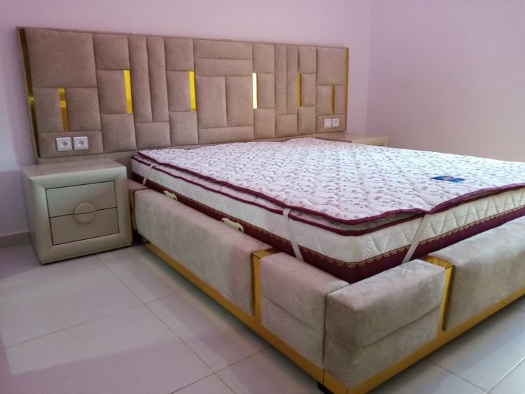 Leerah Overlapping headboard