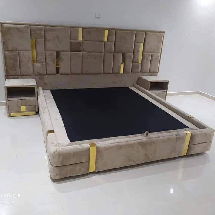 Leerah Overlapping headboard