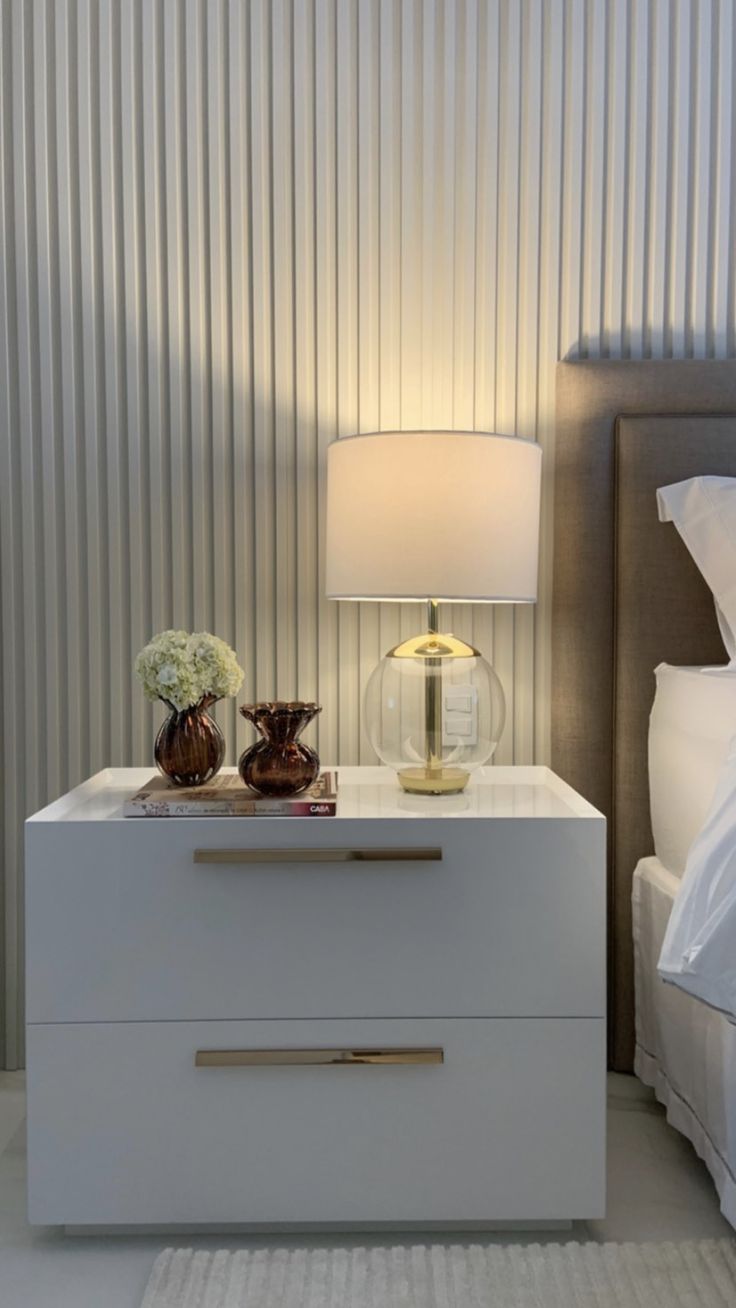 Tessa Glossy pedestals